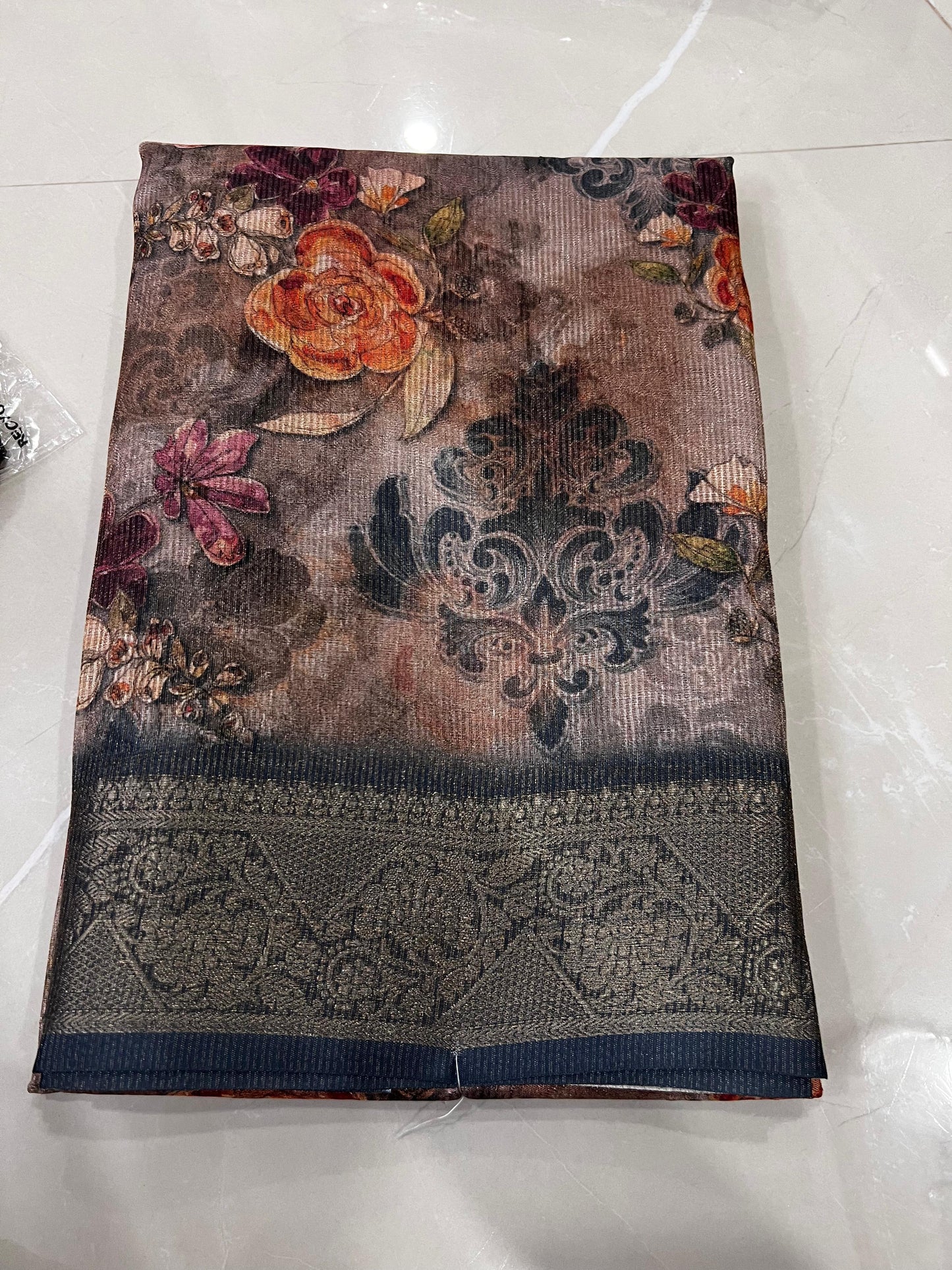 Tusser saree with Symmetric Lines