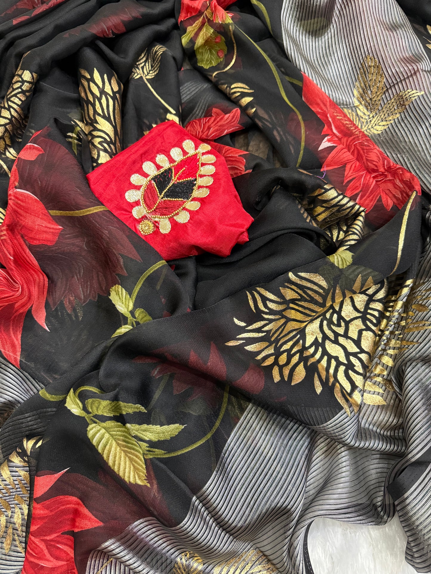 Pure Soft Organza Saree with Hand-Painted Floral Design & Silver Foil Outline | Thread Work Blouse – ₹949/-Only