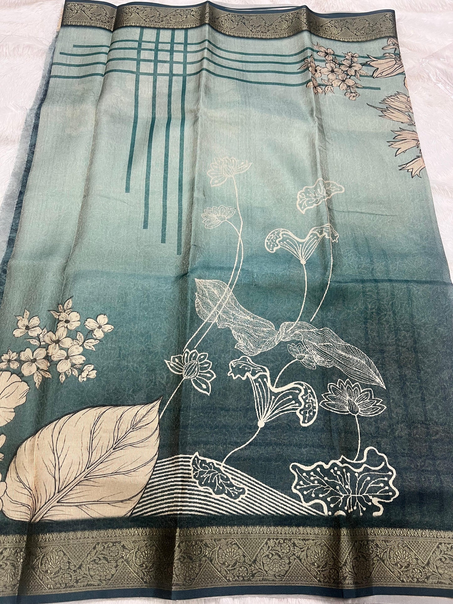 Tusser saree with Symmetric Lines