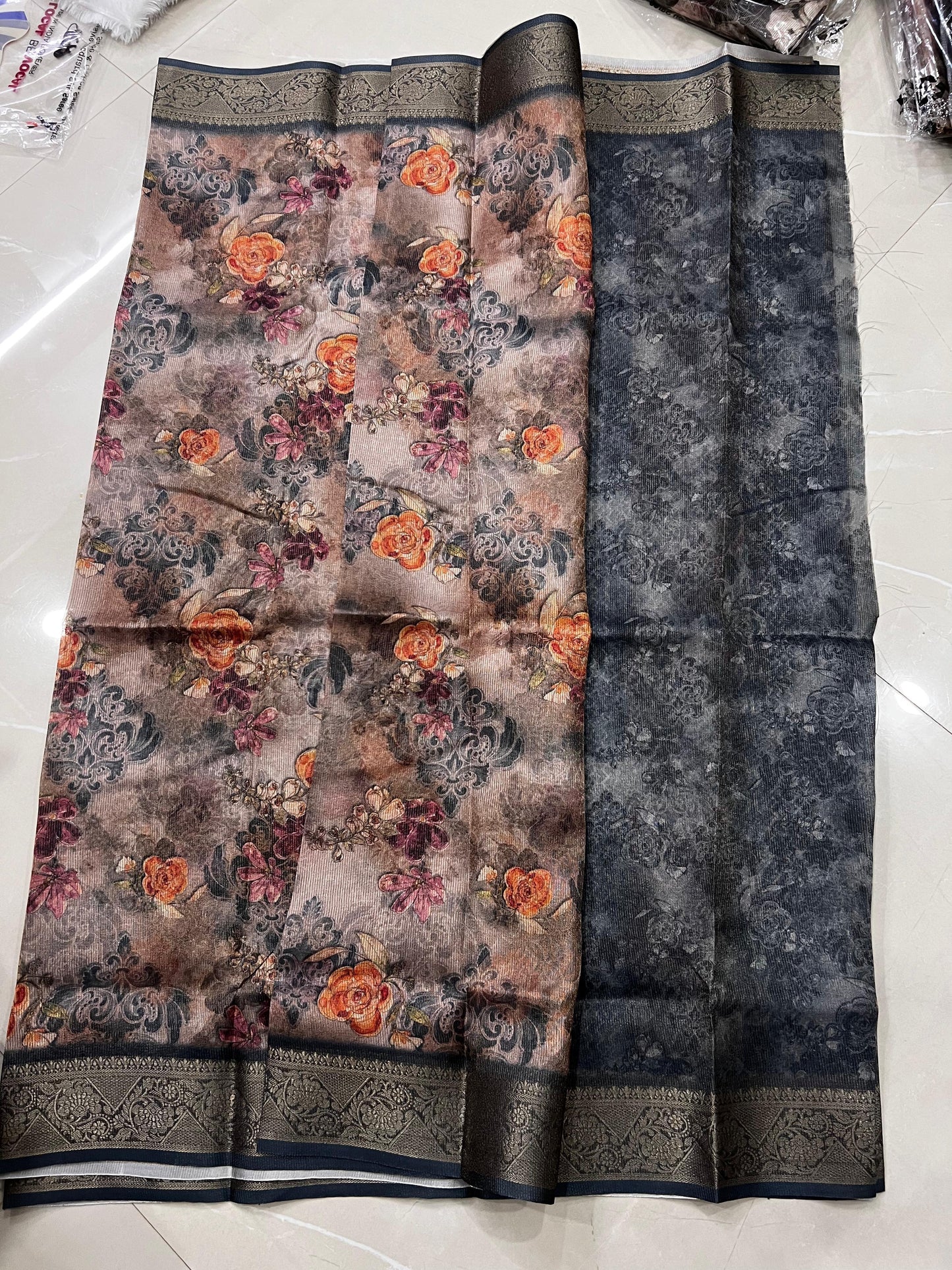 Tusser saree with Symmetric Lines