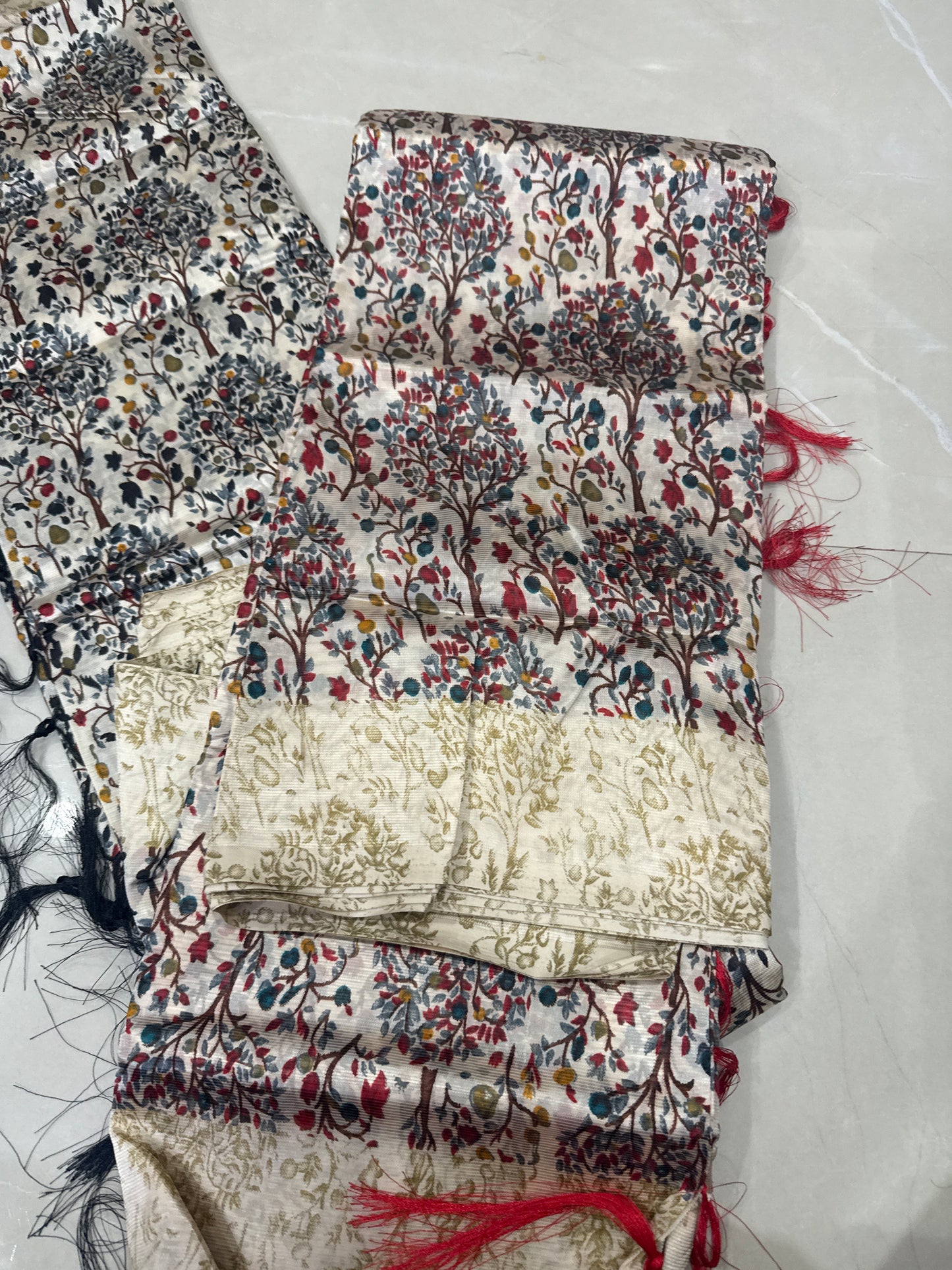 Floral Silk saree with lines on pallu and blouse