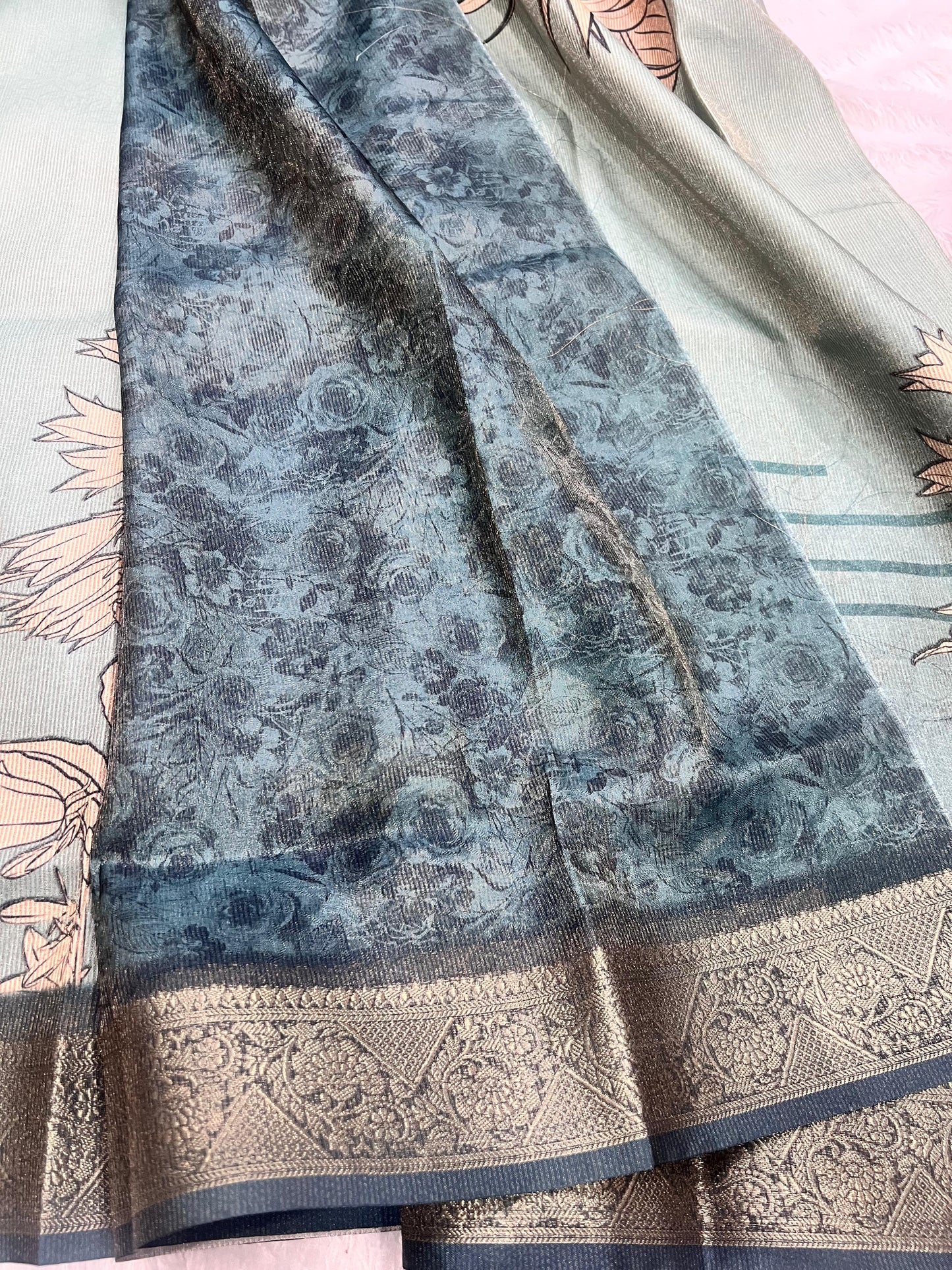 Tusser saree with Symmetric Lines
