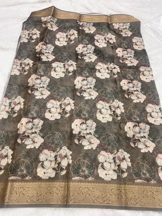 Tusser saree with Symmetric Lines