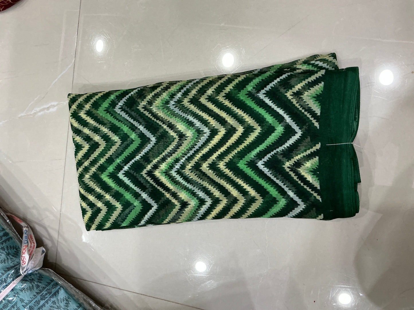 Georgette lines with unstitched blouse