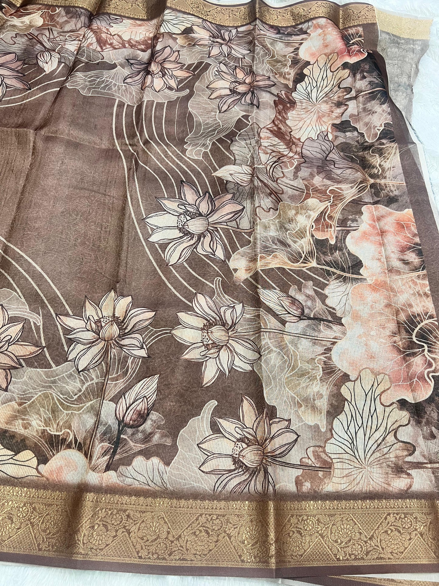 Tusser saree with Symmetric Lines