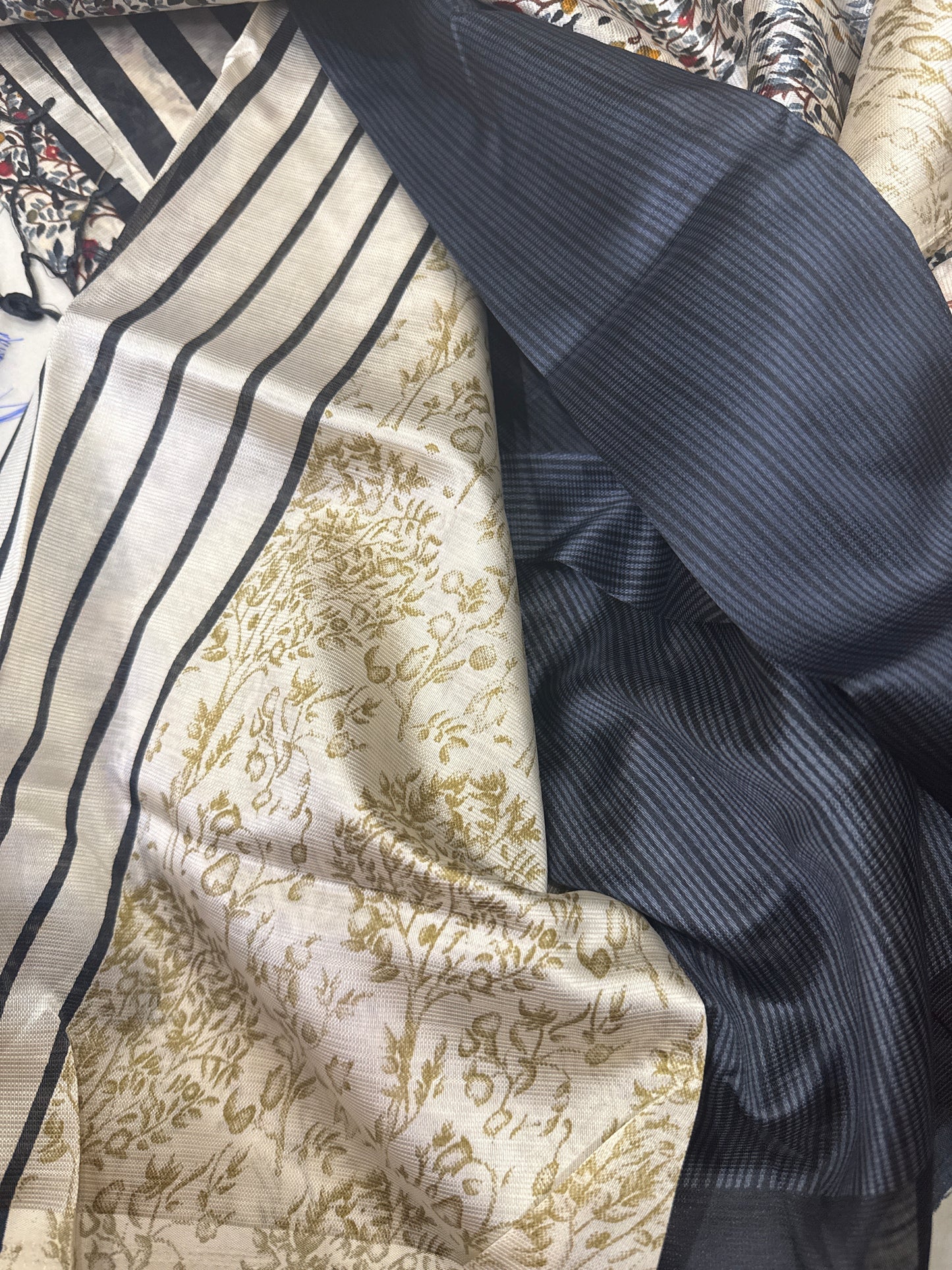 Floral Silk saree with lines on pallu and blouse