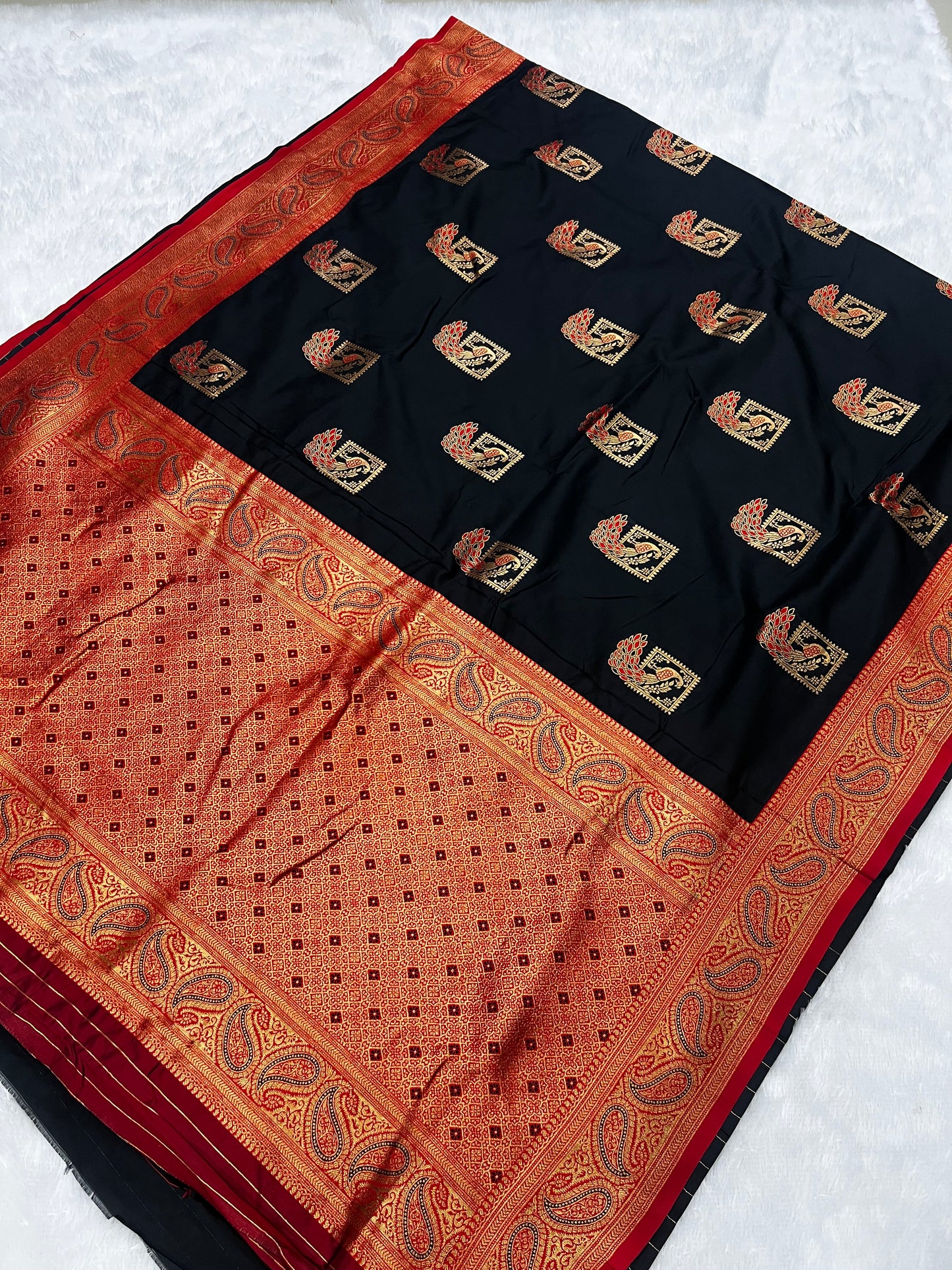 Adorable Banarasi Silk Zari Weaving Saree – Ethnic Wear with Peacock Design