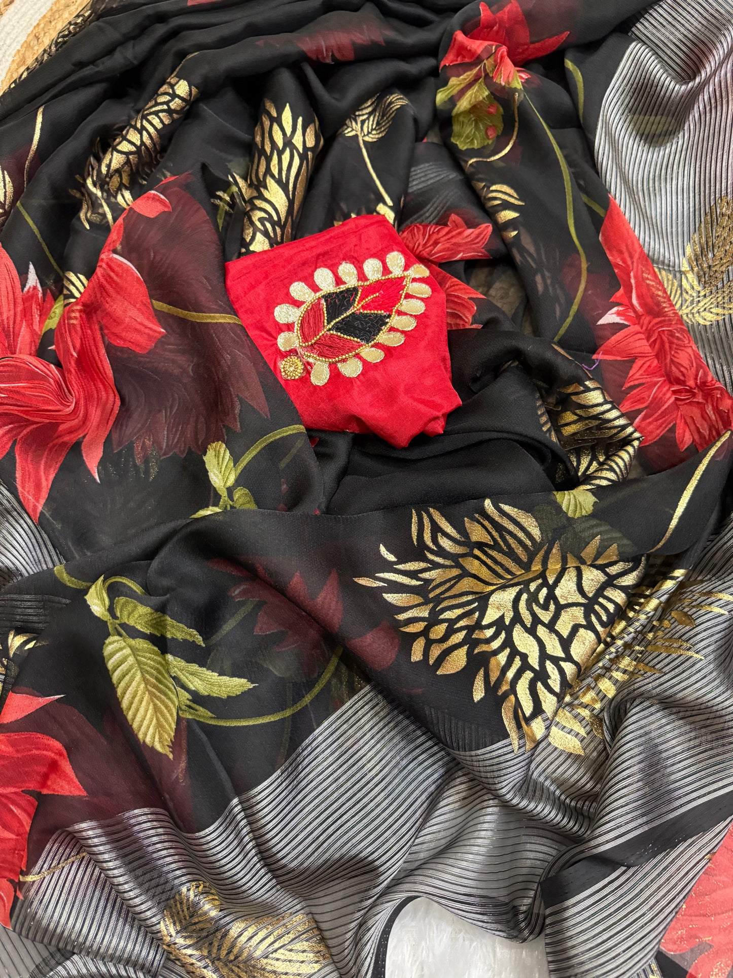 Pure Soft Organza Saree with Hand-Painted Floral Design & Silver Foil Outline | Thread Work Blouse – ₹949/-Only